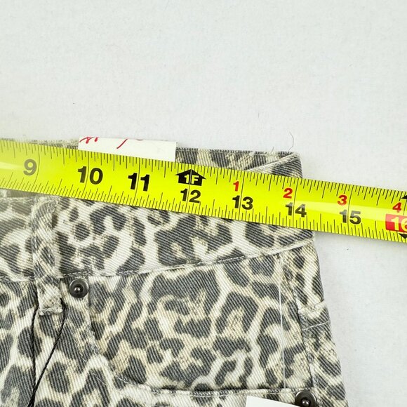 Vigoss Women's Frayed Hem Tan Cheetah Print Ace Cut off Denim Shorts Size 27 NWT - Picture 8 of 11